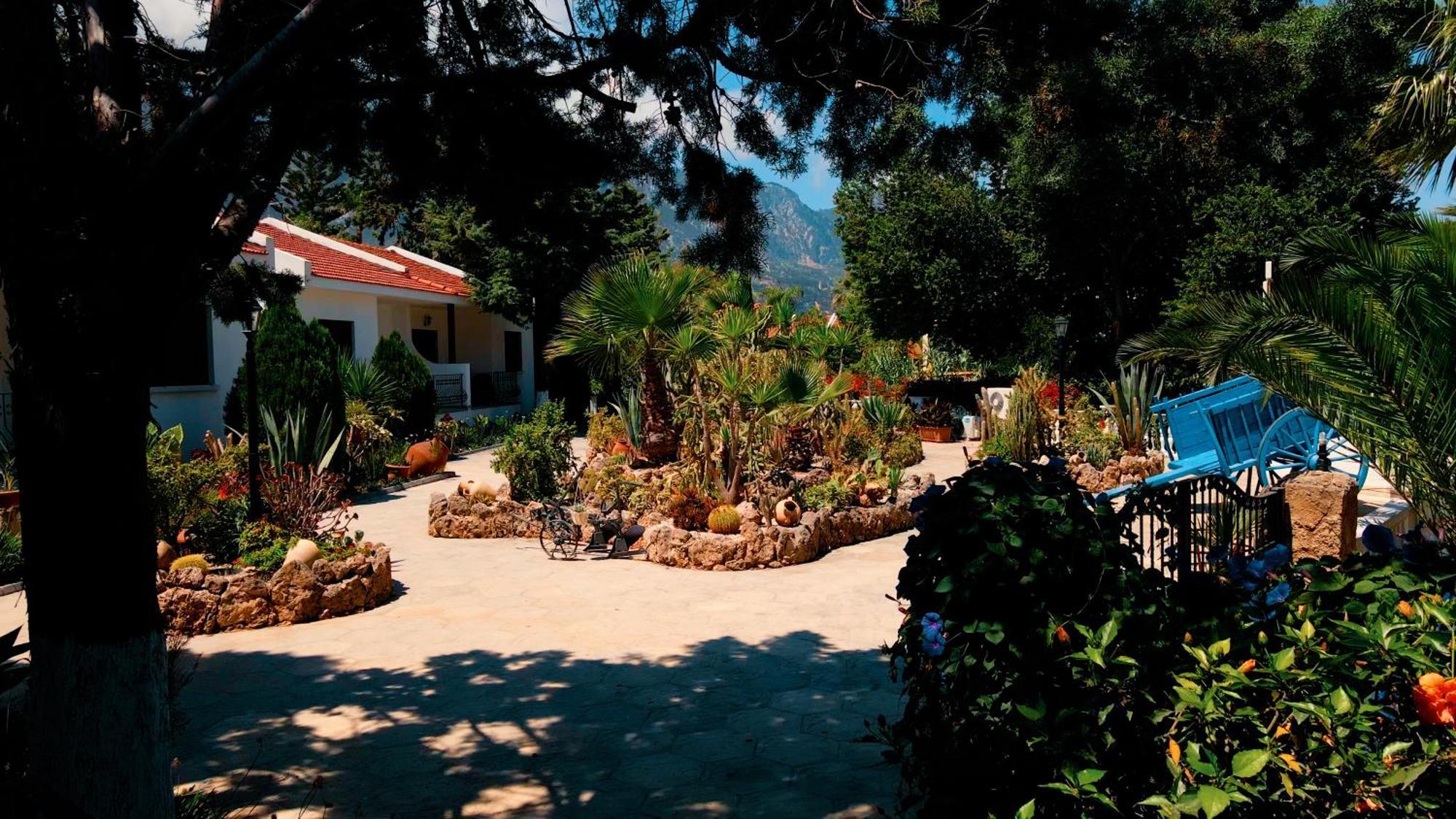 Almond Holiday Village كيرينيا المظهر الخارجي الصورة