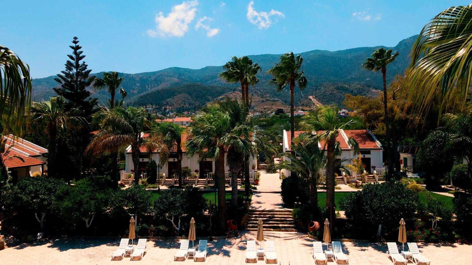 Almond Holiday Village كيرينيا المظهر الخارجي الصورة