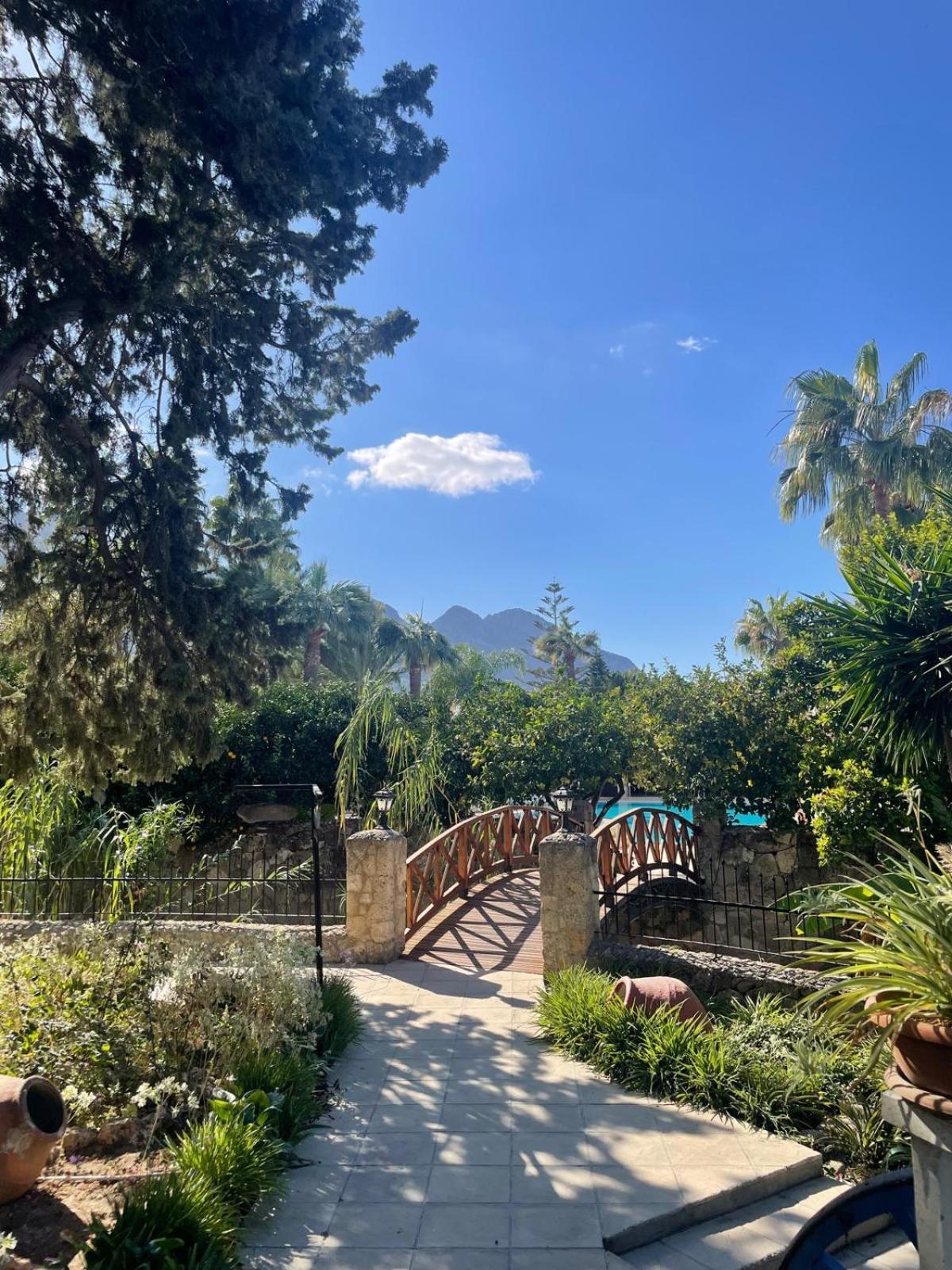 Almond Holiday Village كيرينيا المظهر الخارجي الصورة