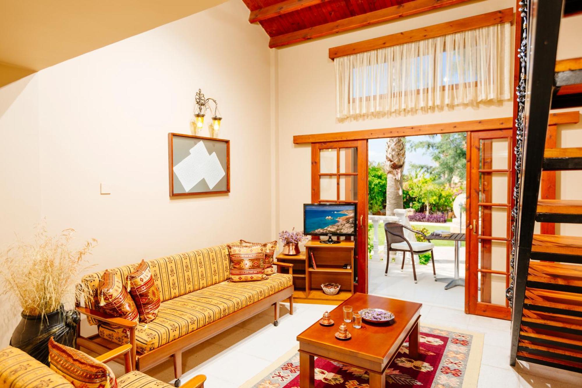 Almond Holiday Village كيرينيا المظهر الخارجي الصورة