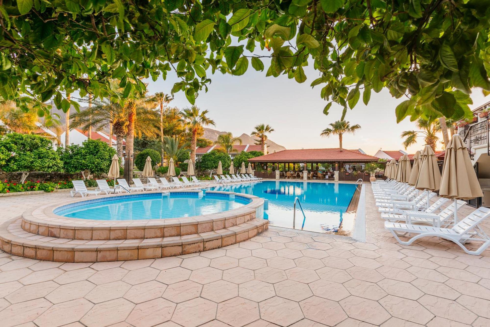 Almond Holiday Village كيرينيا المظهر الخارجي الصورة